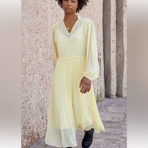 Uniqlo Pale Yellow Long-Sleeve Pleated Midi Dress